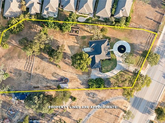 2nd image of 1515 Lake Rd