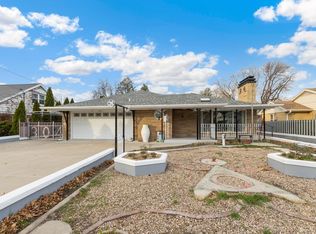 304 W Miller Rd, Sterling, IL 61081