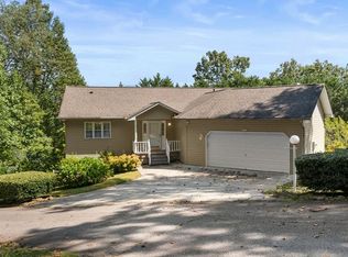 132 Mountain Cir, Franklin, NC 28734