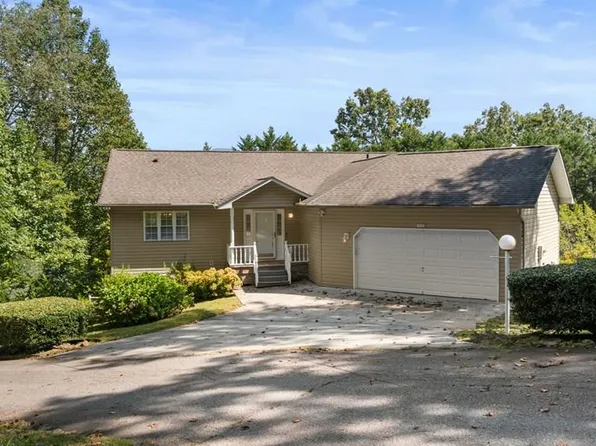 132 Mountain Cir, Franklin, NC 28734