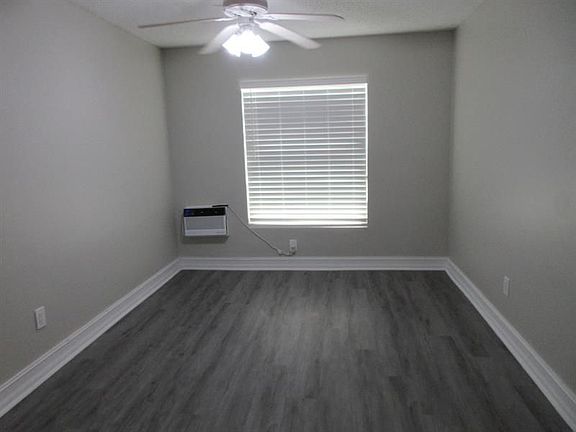 5th image of 417 N East St #37