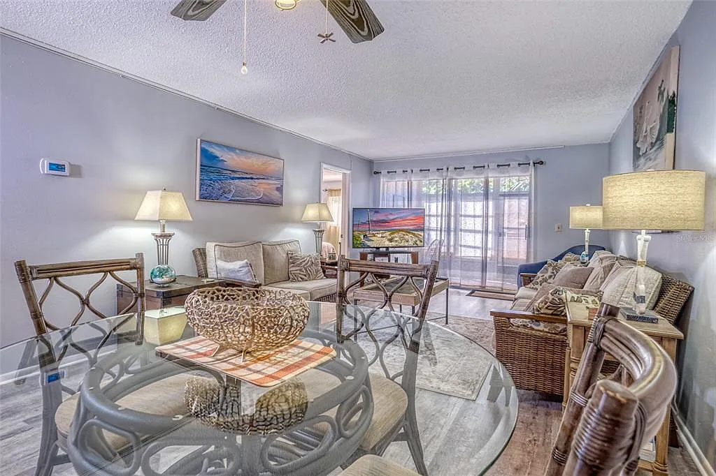 2 bed, 2.0 bath, 865 sqft, $2,200 — Photo 3