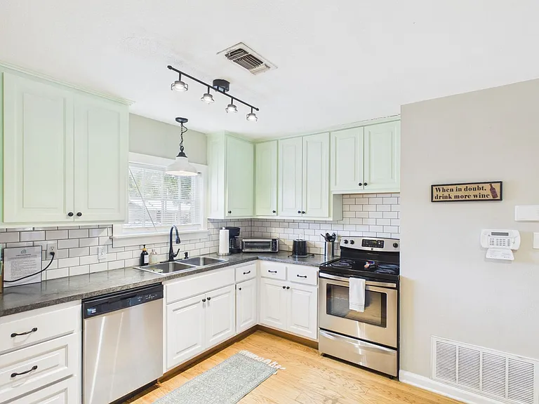 510 S Olive St — Photo 16