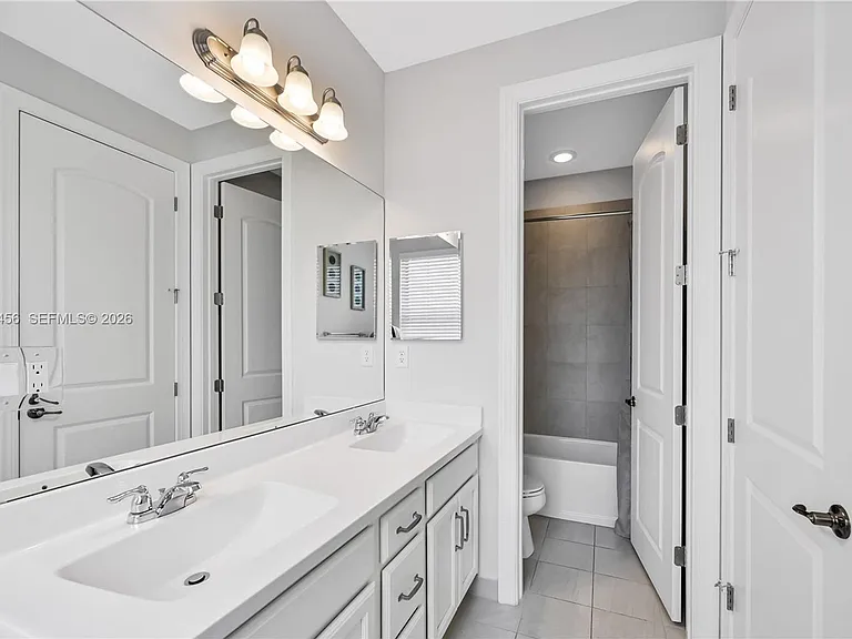 8645 NW 39th Ct — Photo 17