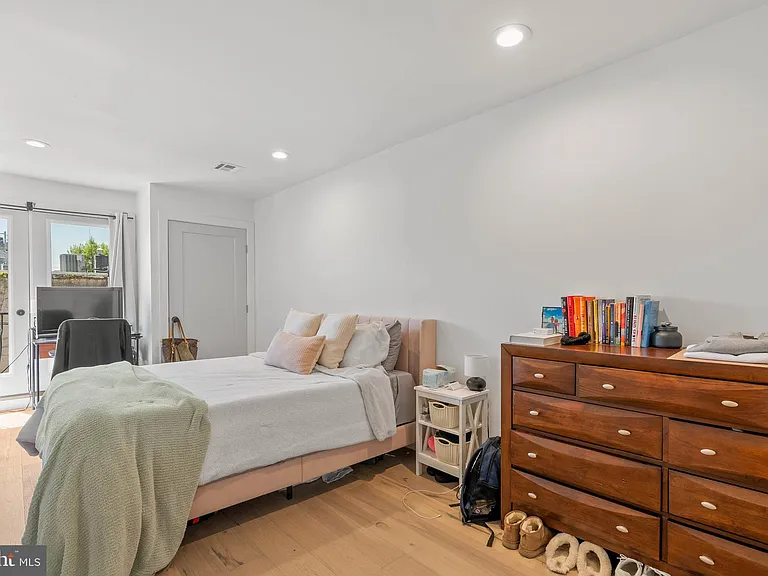 2117 Clymer St — Photo 5