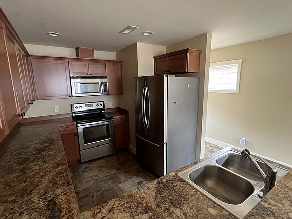 5th image of 131 Cottage Ave