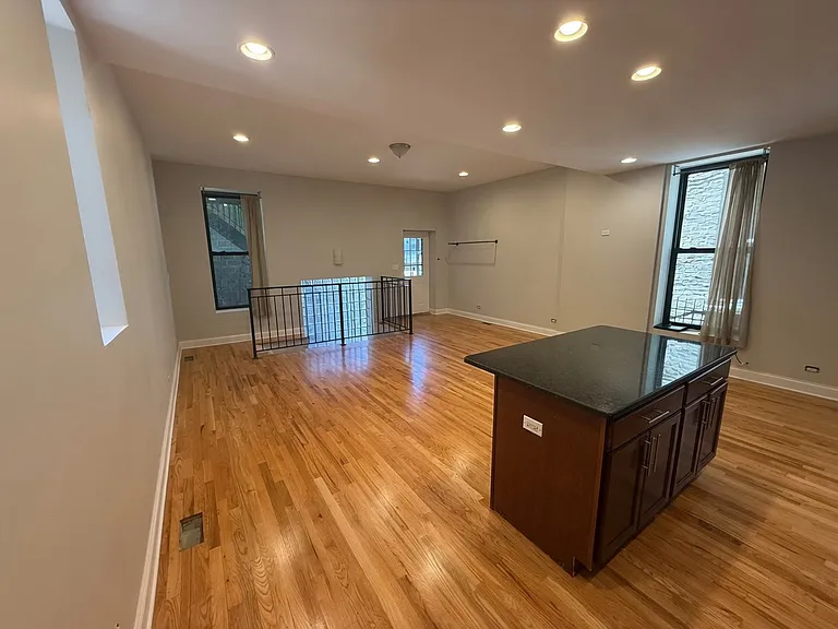 1741 W Erie St #1R — Photo 10