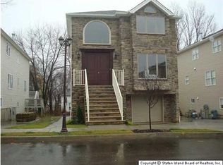 21 Brookside Loop, Staten Island, NY 10309