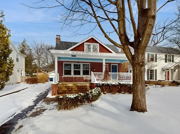 2220 Thornwood Ave, Wilmette, IL 60091