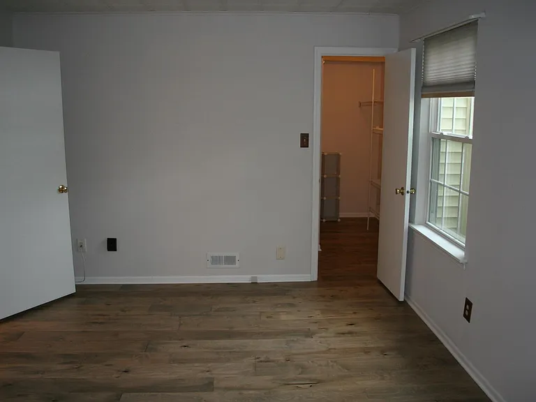 12 X 16 MBR with walkin closet