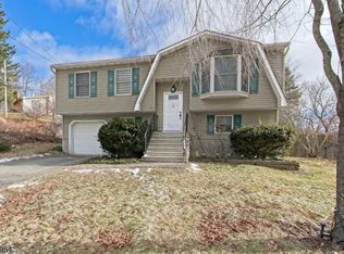 12 Blue Heron Ter, Highland Lakes, NJ 07422