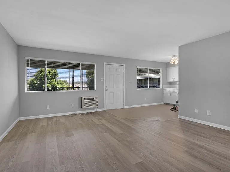 1148 El Paseo St #10 — Photo 5