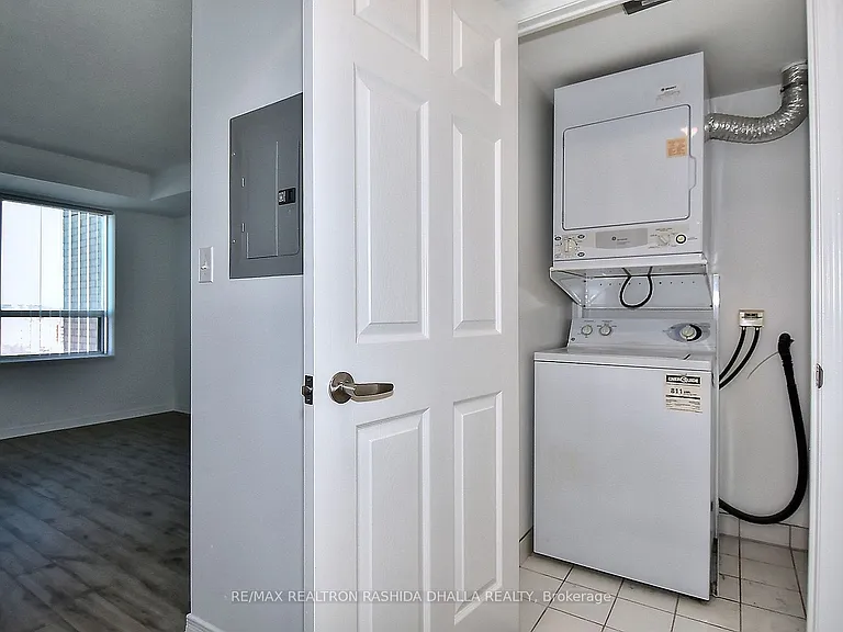 39 Oneida Cres #610 — Photo 27