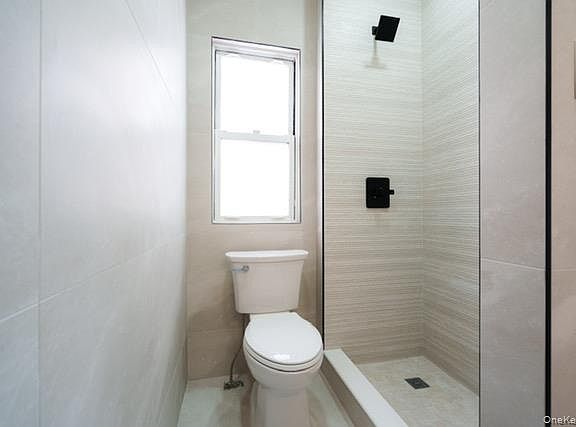 5th image of 450 E Park Ave APT 4