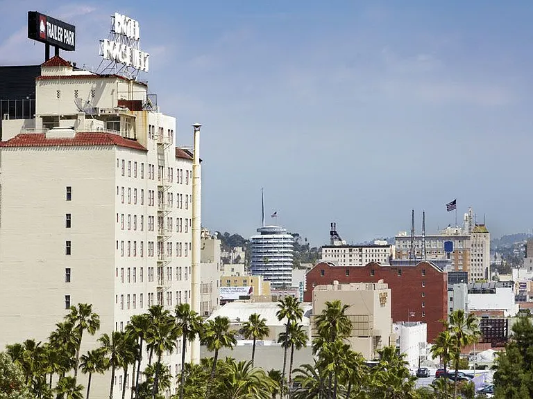 The Avenue Hollywood — Photo 25