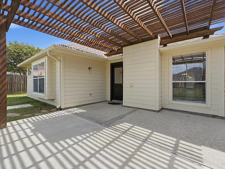 24911 Sandusky Dr — Photo 20