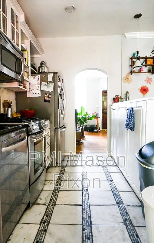 3 bed, 1.5 bath, 1860 sqft, $2,500 — Photo 3