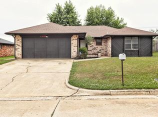 11832 Sagamore Dr, Yukon, OK 73099