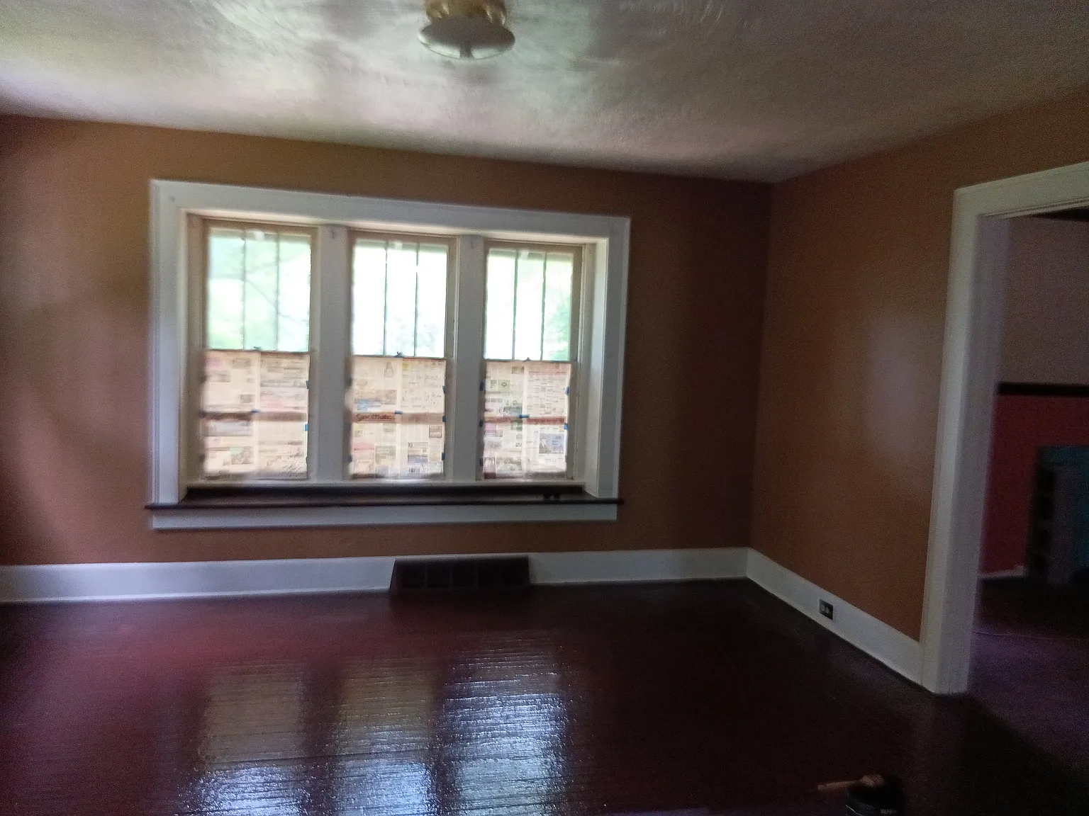 $820 3 Bed (North Hill) with Huge Park- Like Yard — Photo 4