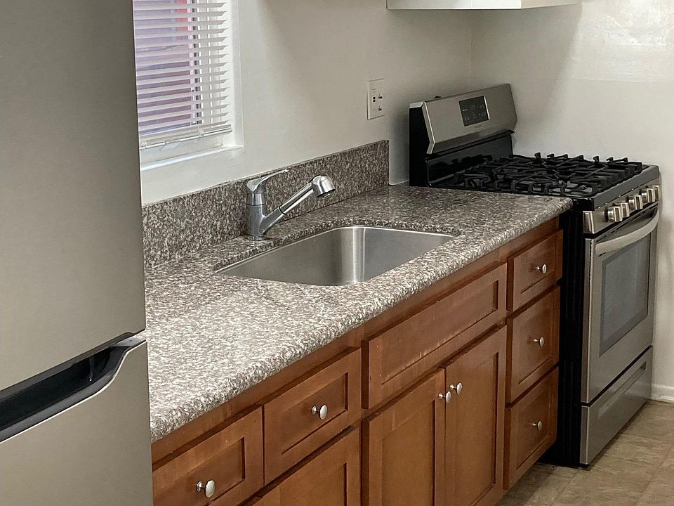 Stainless steel appliances and sink!
