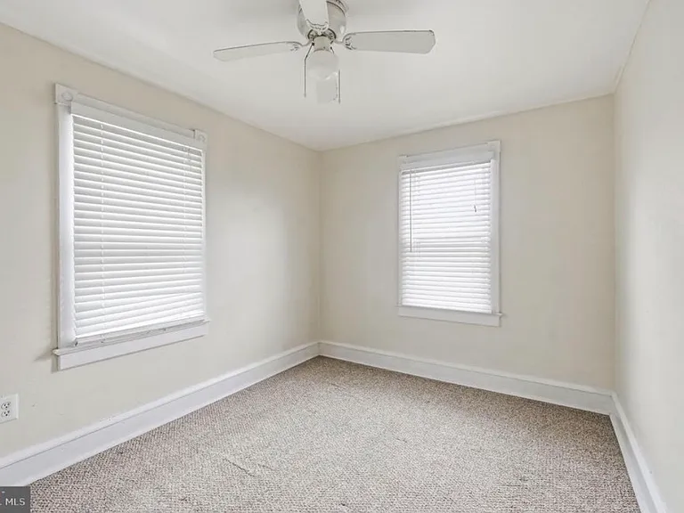 121 Grandview Ave — Photo 8