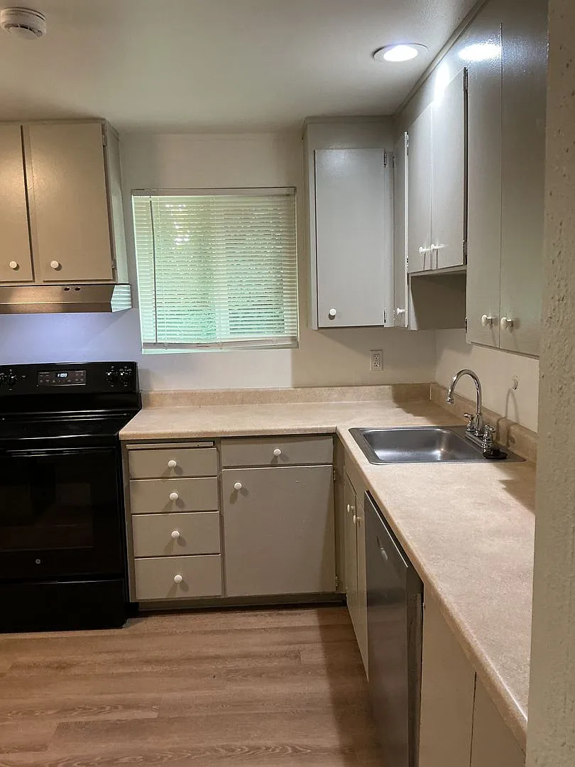 Riverside Terrace — Photo 4