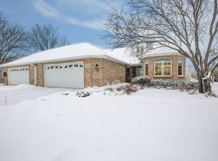 1256 Silverthorn Dr, Shoreview, MN 55126
