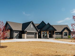 N61W27760 Alecen Ct, Sussex, WI 53089