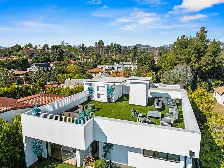 12125 W Sunset Blvd — Photo 2