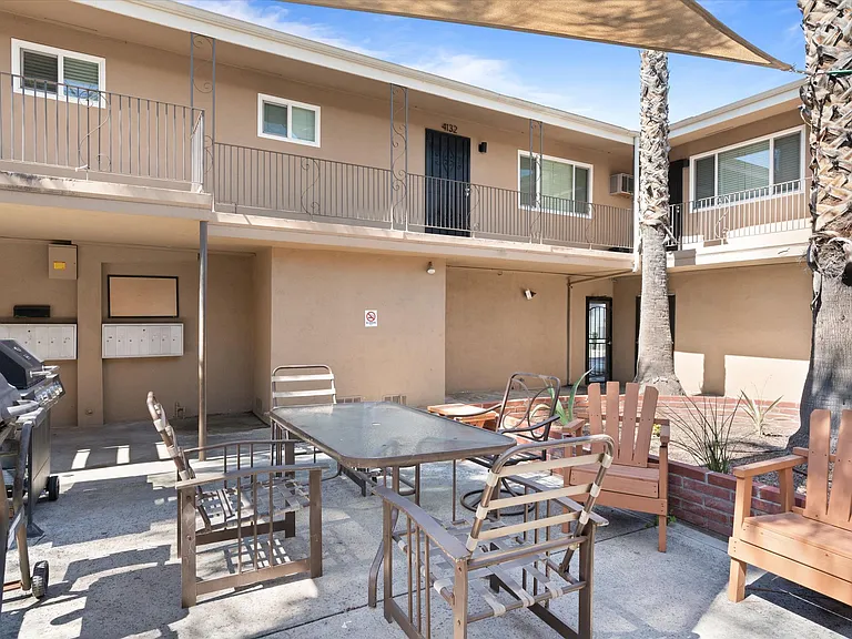 Melrose Manor Apartments - Riverside, CA — Photo 34