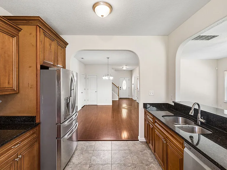 5003 Clifton St — Photo 17