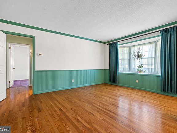 3rd image of 219 Kingsley Dr