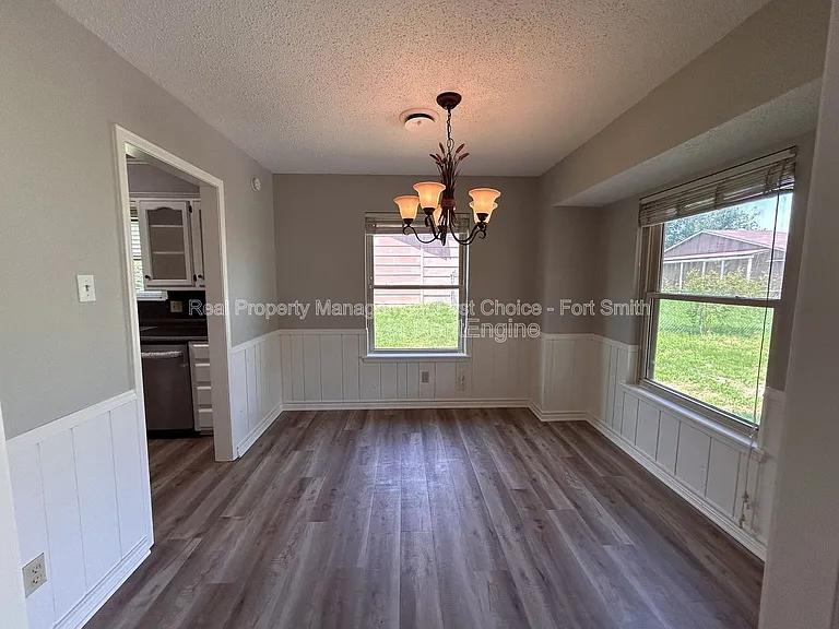 1406 Strozier Ct — Photo 6