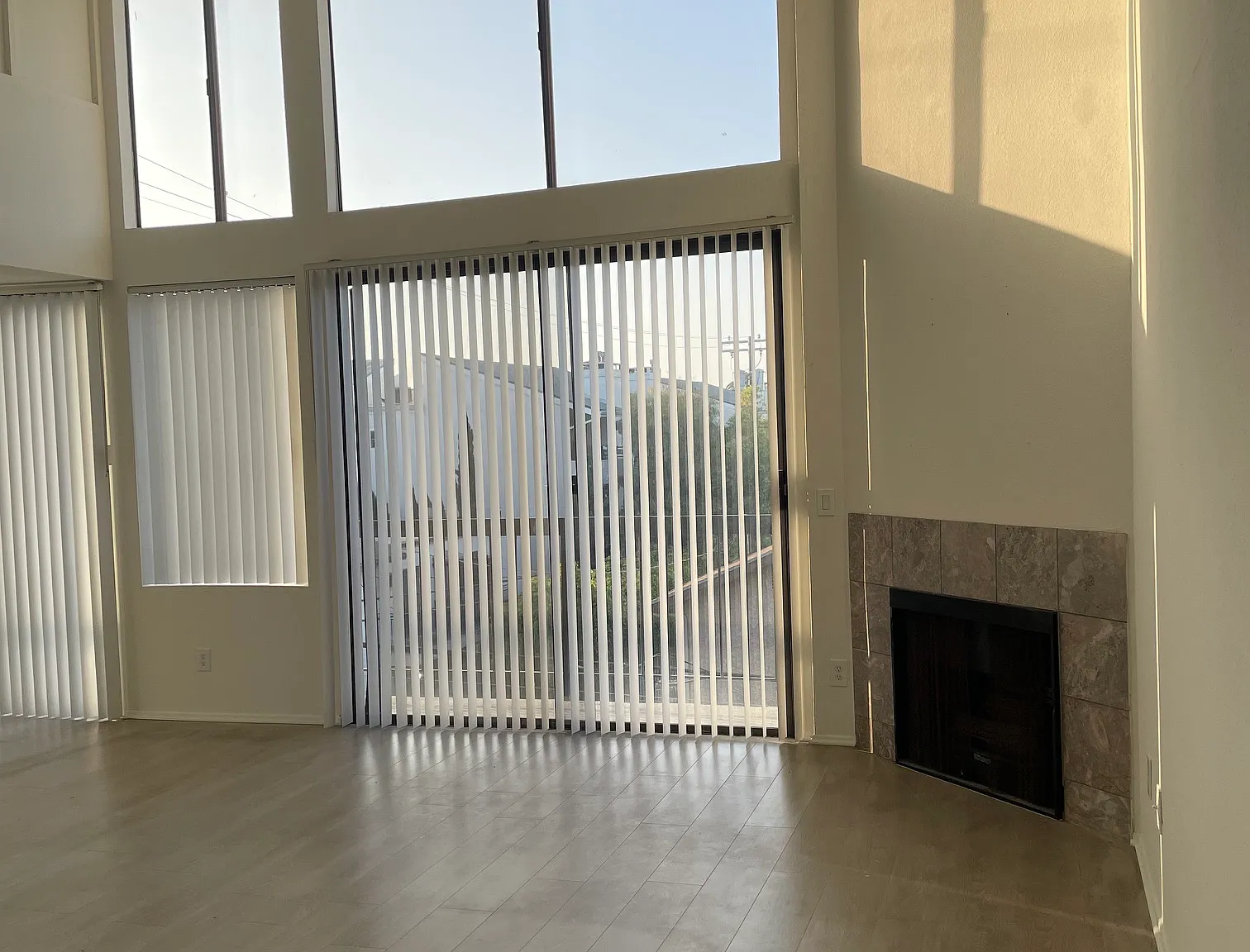 3 bed, 1900 sqft, $4,495 — Photo 1