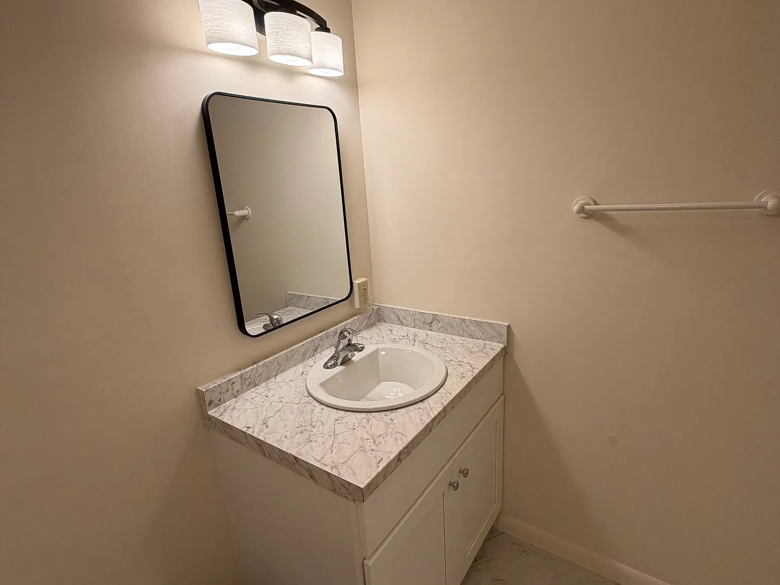 1 bed, 700 sqft, $2,473 — Photo 3