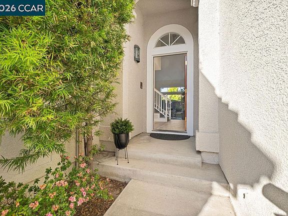 4th image of 371 Bellflower Ct