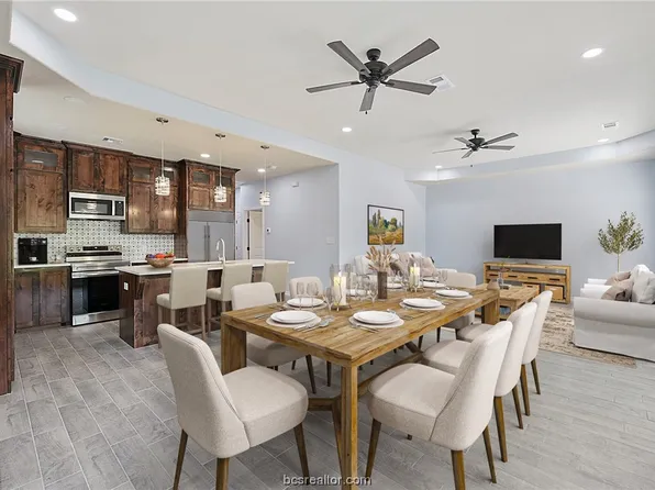 1305 Nolan St, Navasota, TX 77868