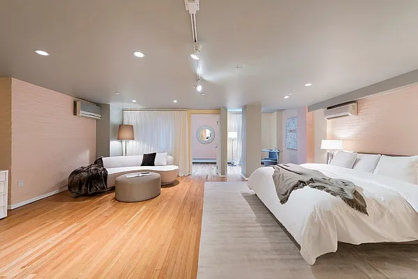 Sold by Nest Seekers International | media 35