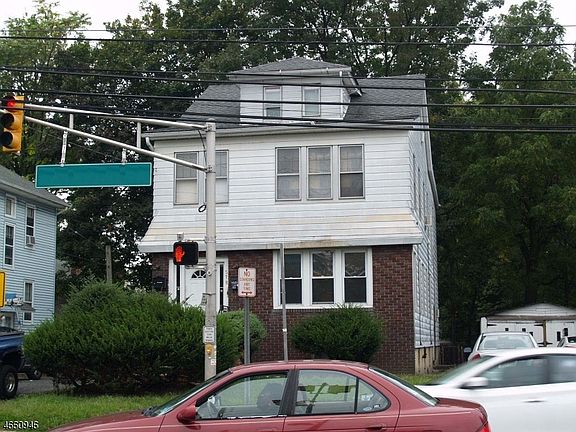 3rd image of 584 Irvington Ave