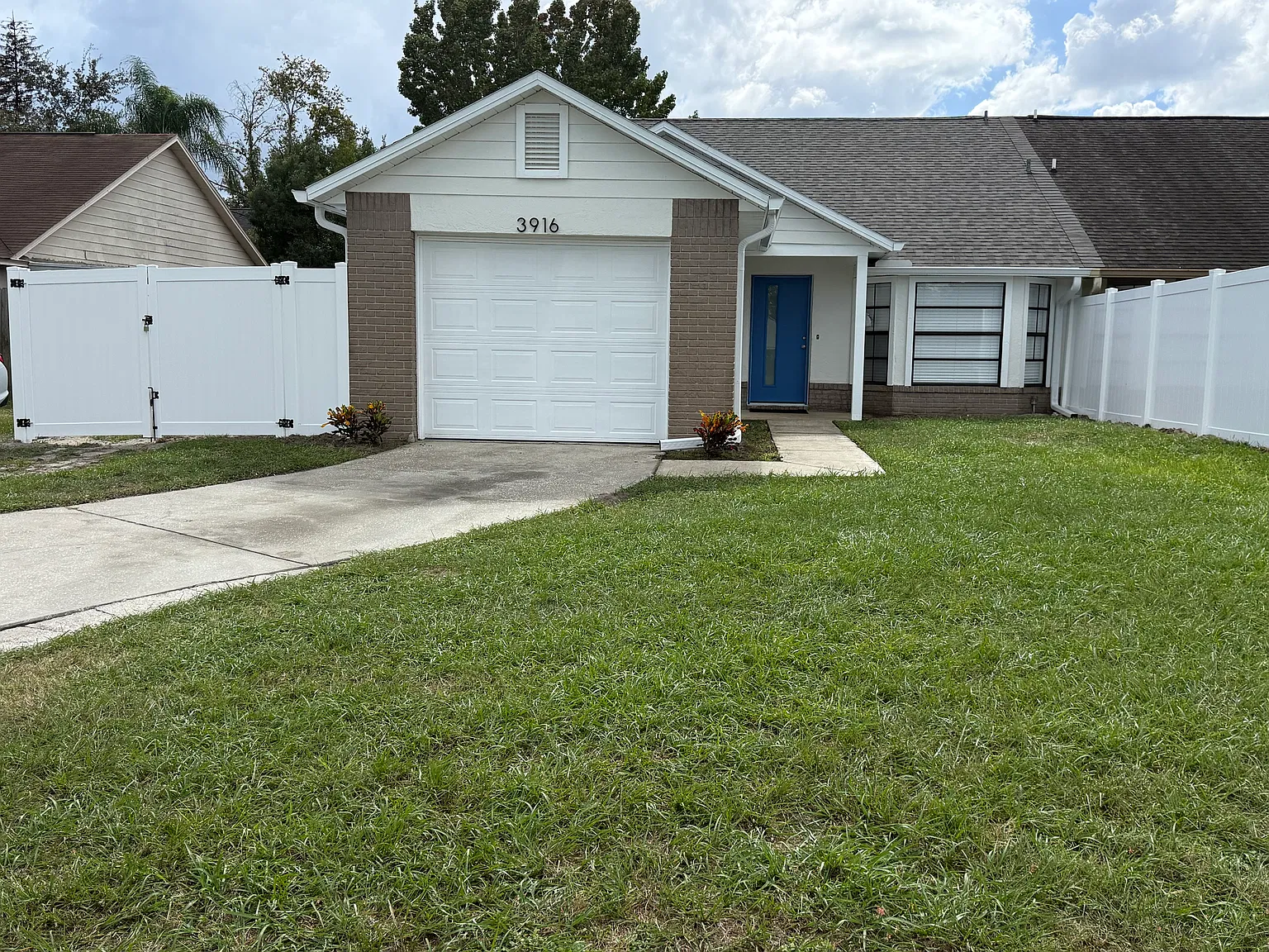 3 bed, 1227 sqft, $2,100 — Photo 1