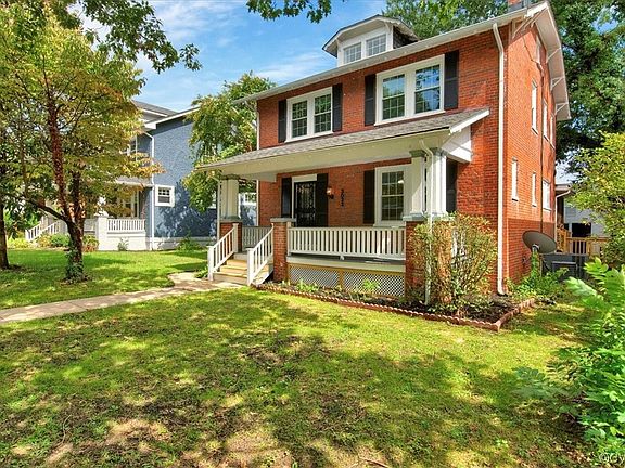 2nd image of 3033 Montrose Ave
