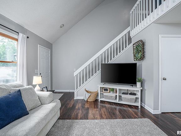 4th image of 729 W 58th St