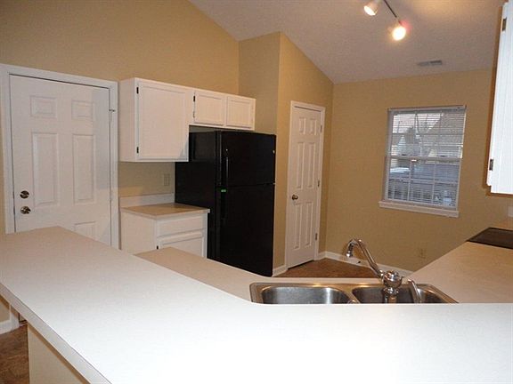 5th image of 6438 Meadowfield Dr