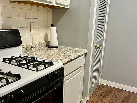 4th image of 27800 Euclid Ave #28050