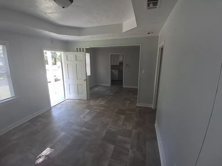 4274 Lynda St — Photo 2