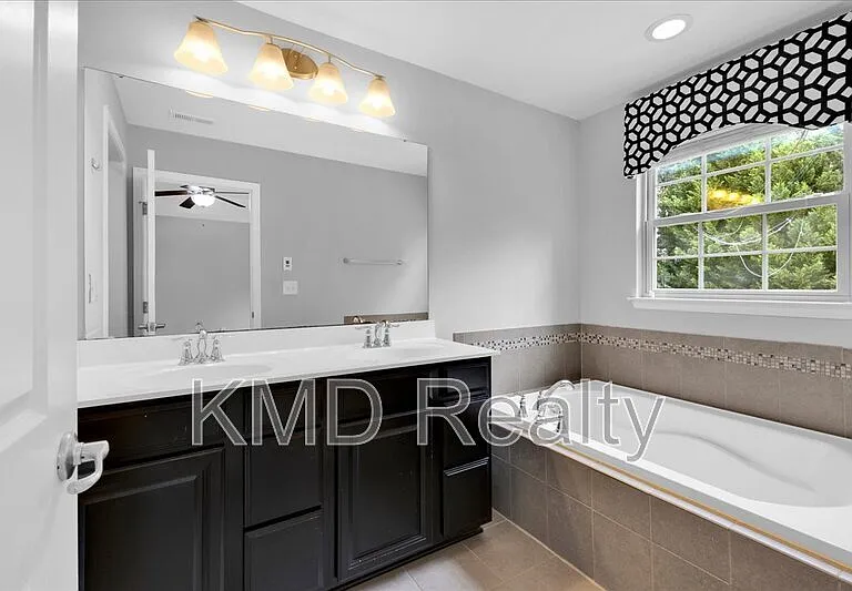 1935 Fleetwood Dr — Photo 18