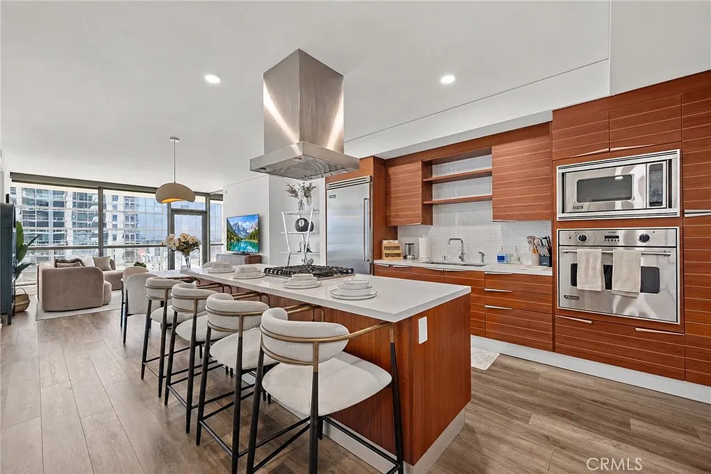 2 bed, 1297 sqft, $6,800 — Photo 2