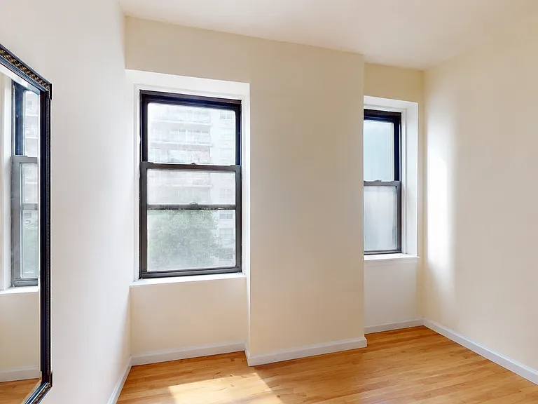 1443 York Ave #5E — Photo 7