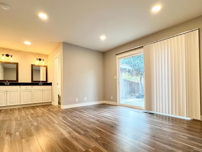 698 Danforth Dr — Photo 14
