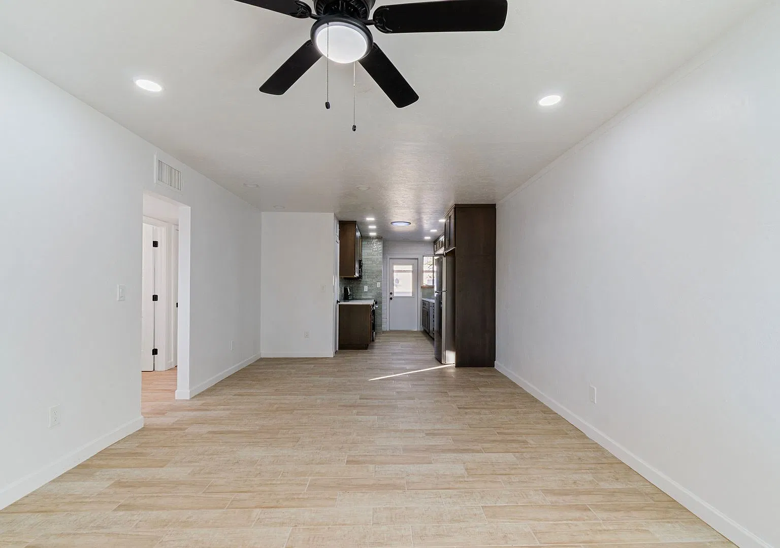 Completely remodeled Townhome near TMC — Photo 2